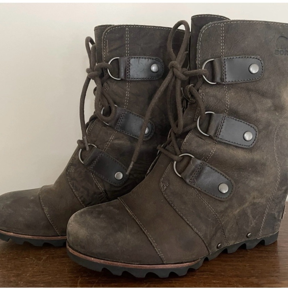 Sorel Joan of Arctic Wedge Mid Boot Brown 8 Snow Lace Up Waterproof Distressed